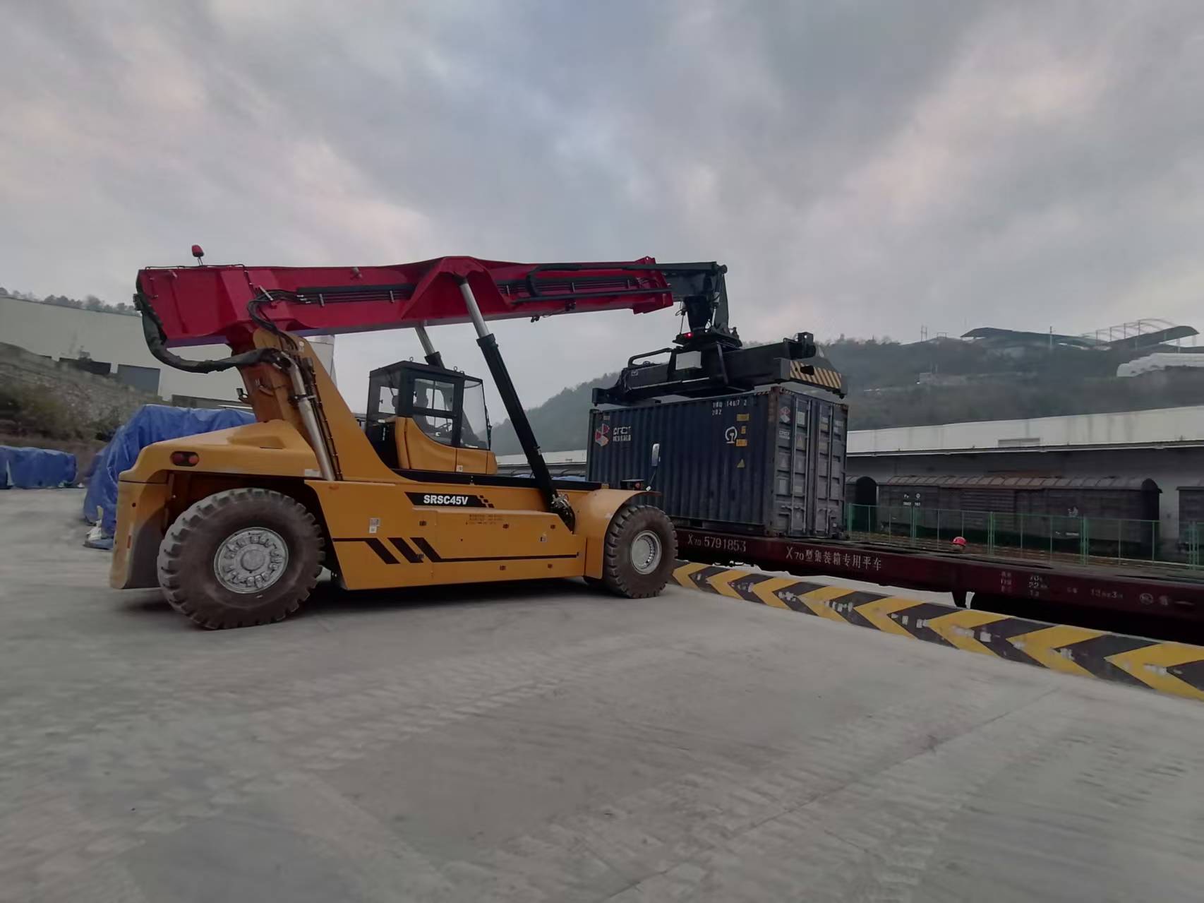 首趟硫磺专列进厂,西洋诺威施集团打通原料保障“最后一公里”！