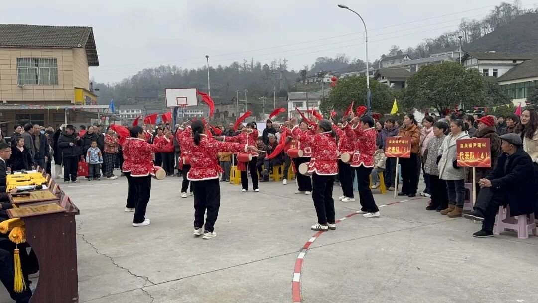 村企一家亲 ！ 西洋诺威施助力温泉2026新年联欢会