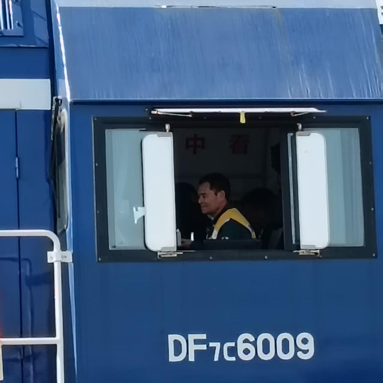 微信图片_20251203202659_261_604.jpg